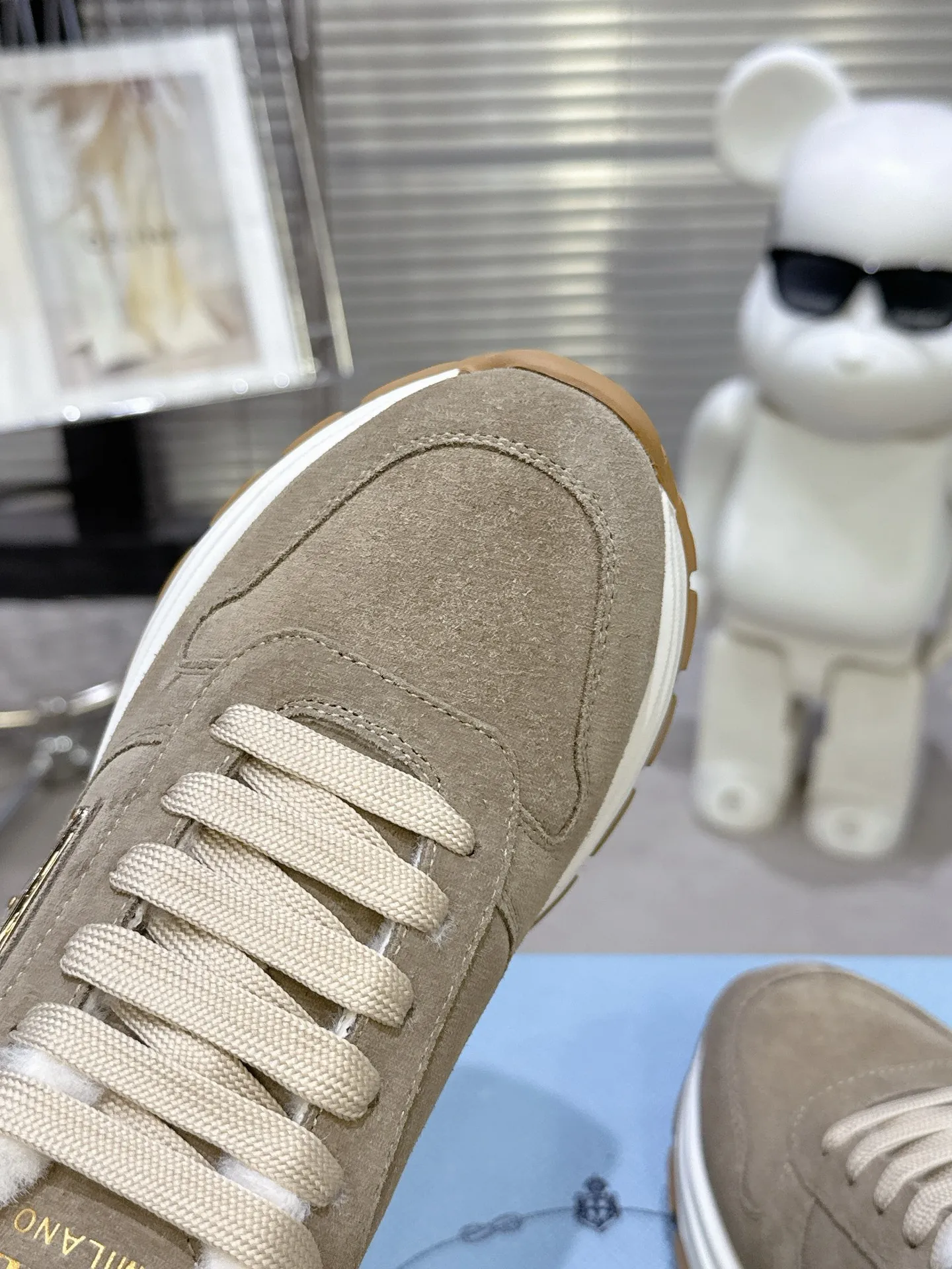 【PRADA】P: 660💰Couple style▪️Size: Women’s 35-40⚛Size: Men’s 39-44(45 customized) 2025 𝐬𝐬Prada’s new product, coming with strength! ❣️Many Internet celebrities have the same style, fashionable and versatile nice items, original shoes are developed and purchased from Italian counters, and are reproduced 1:1 according to the original taste. This year’s theme is not to be defined, embodying texture through simplicity💛From thick-soled sneakers to zigzag short boots to 2025 flat shoes, everything reveals a sure-fire momentum... It combines gentleness and handsomeness, the finishing touch for women❤️ Wear-resistant and ultra-light two-color outsole.